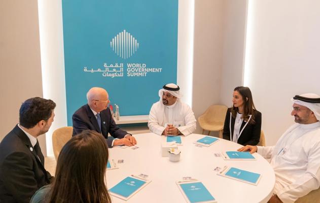 معالي وزير المالية والاقتصاد الوطني يلتقي رئيس المنتدى الاقتصادي العالمي